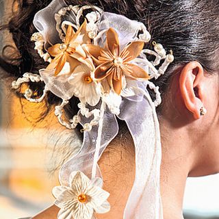 Haarschmuck mit Fleurogami-Blüten für die Braut