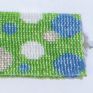 gewebtes Armband aus Rocailles-Perlen