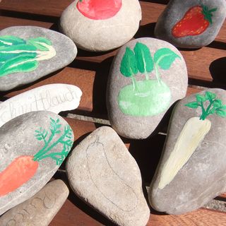 Anleitung: Bemalte Steine für den Garten