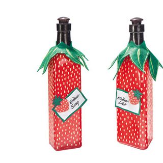 Glasflaschen im Erdbeer-Look