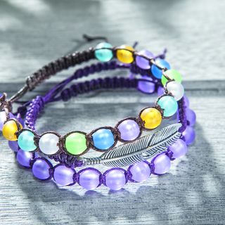 Makramee-Armband mit gefrosteten Perlen