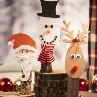 Weihnachtliche Baumstammfiguren