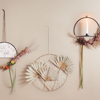 Wall decorations made from natural decorations