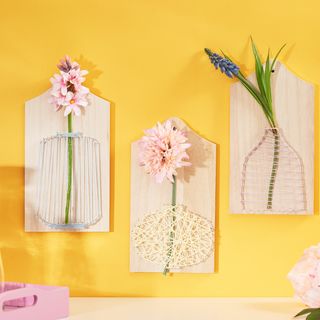 String Art Vasen mit Blumen