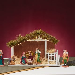 Design a classic christmas crib
