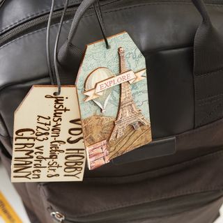 Make luggage tags