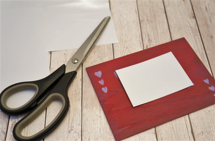 Rubbelkarte zum Valentinstag: Folie zuschneiden Rubbelos zum Valentinstag selber machen mit Farbe und Spühlmittel