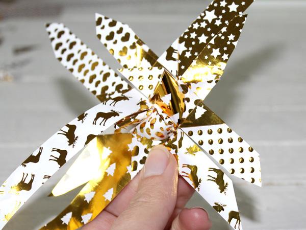 Fröbel Lichterkette: Schritt 4.1 Lichterkette zu Weihnachten aus Fröbelsternen kostenlose Anleitung