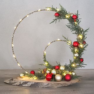Weihnachtlicher Metallring mit Beleuchtung