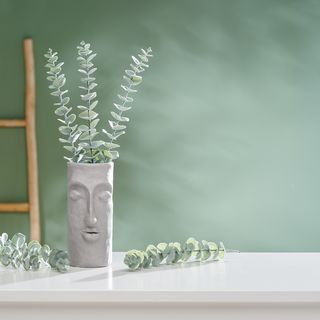 Vase mit modelliertem Gesicht